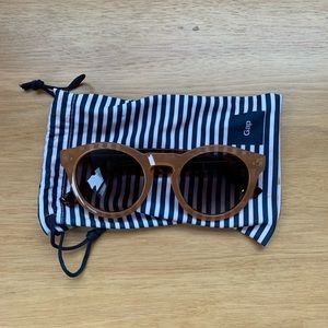 Gap sunglasses with pouch peach and brown